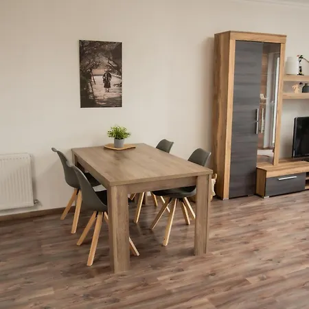 Geraeumige Mit Terrasse Appartement *